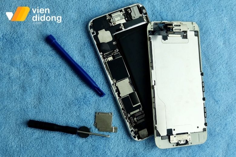 Tại sao pin iPhone còn nhưng vẫn sập nguồn? 5 Hư hỏng phần cứng như IC nguồn, mainboard khiến iPhone sập nguồn dù pin vẫn còn