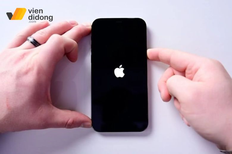 iPhone bị trắng màn hình do đâu? Cách khắc phục nhanh chóng 8 iphone bị trắng màn hình
