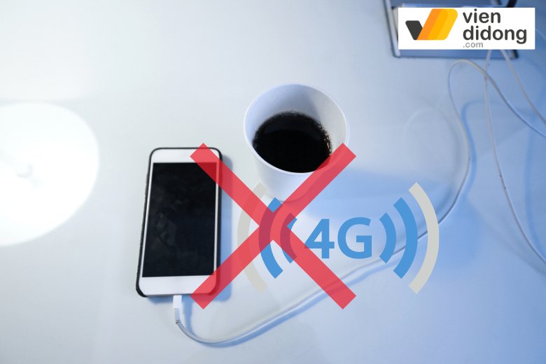 Điện thoại iPhone tự tụt pin khi không sử dụng, để qua đêm phải làm sao? 2 iphone tự tụt pin khi không sử dụng