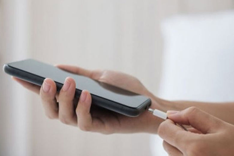 Làm sao nhận biết iPhone đang sạc pin khi tắt nguồn? Mẹo hay bạn cần biết 2 Sự khác biệt về hiển thị sạc giữa các dòng iPhone cũ và mới