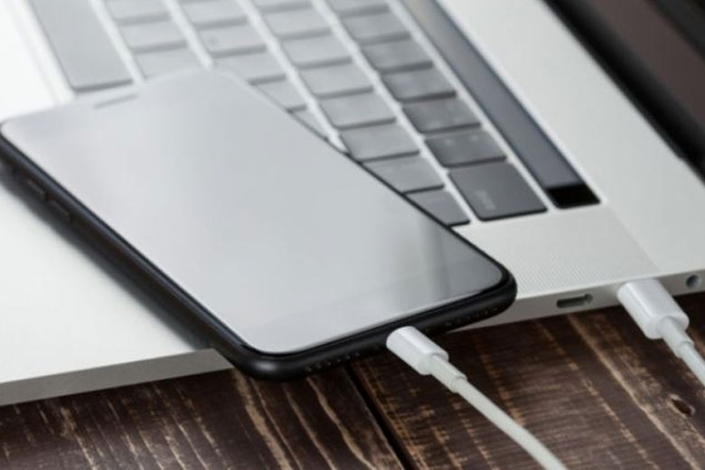 Làm sao nhận biết iPhone đang sạc pin khi tắt nguồn? Mẹo hay bạn cần biết 3 iPhone đang sạc pin khi tắt nguồn