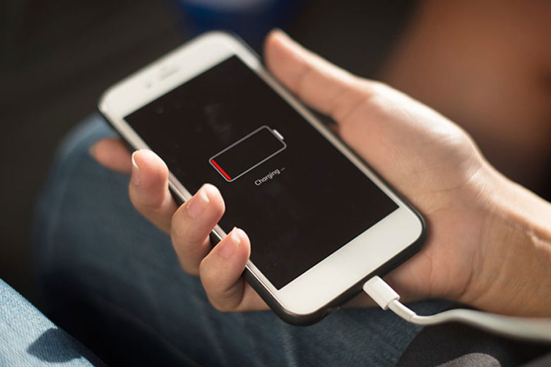 Làm sao nhận biết iPhone đang sạc pin khi tắt nguồn? Mẹo hay bạn cần biết 4 iPhone đang sạc pin khi tắt nguồn