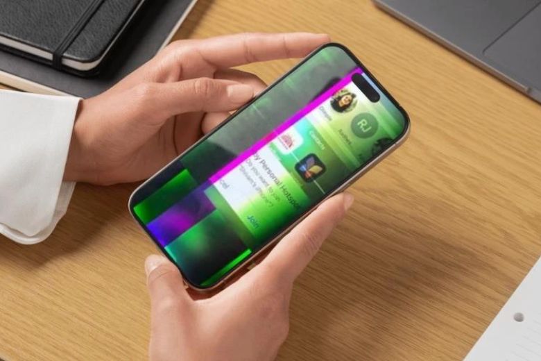 Màn hình iPhone 15 Pro bị sọc có sửa được không? 2 màn hình iphone 15 pro bị sọc
