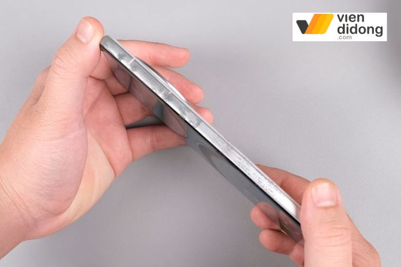 OPPO bị cấn nhẹ và trầy nhiều nhưng hiệu năng vẫn tốt