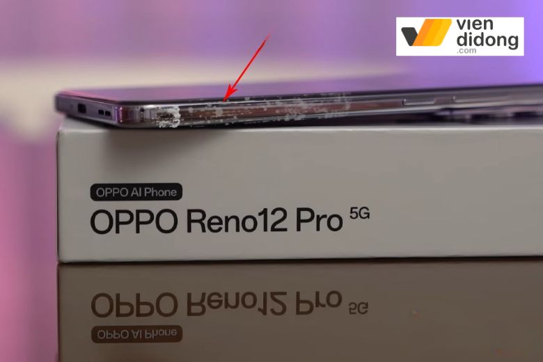 OPPO trầy xước nhẹ khi quan sát kỹ và tính năng vẫn còn ổn định