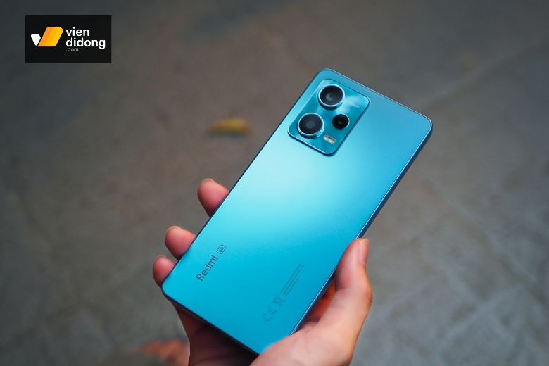 Redmi Note 12 series cũ thiết kế vuông vắn và hiện đại