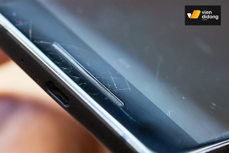 Samsung cũ trầy xước nhẹ nhưng hiệu năng vẫn đảm bảo