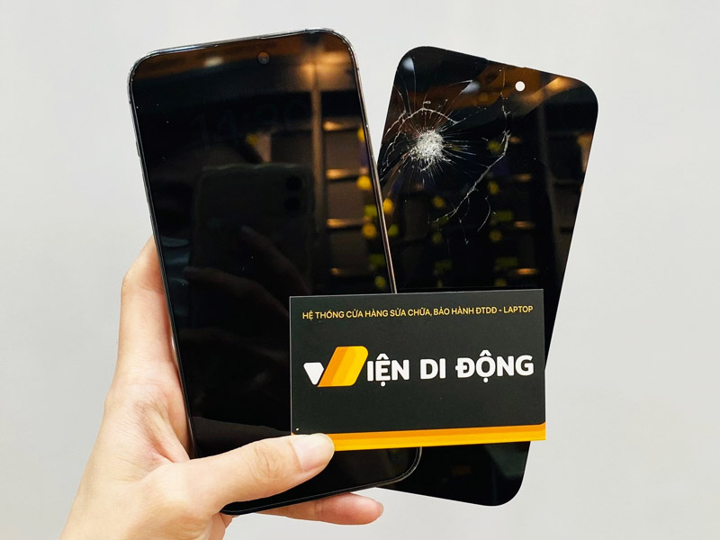 thay màn hình iPhone 13 series