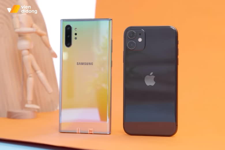 So sánh iPhone cũ và Samsung cũ: Mua máy nào “đáng đồng tiền”? chon iphone cu hay samsung cu