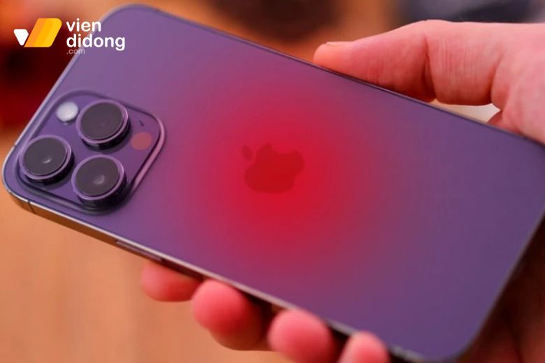 Có nên sạc iPhone 14 Plus qua đêm không? Cách sạc đúng chuẩn Apple 4 iPhone 14 Plus sạc qua đêm