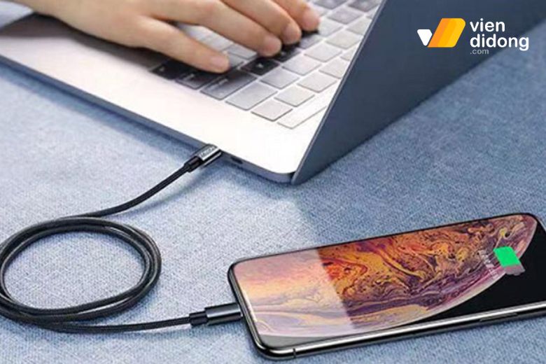 Có nên sạc iPhone 14 Plus qua đêm không? Cách sạc đúng chuẩn Apple 5 iPhone 14 Plus sạc qua đêm