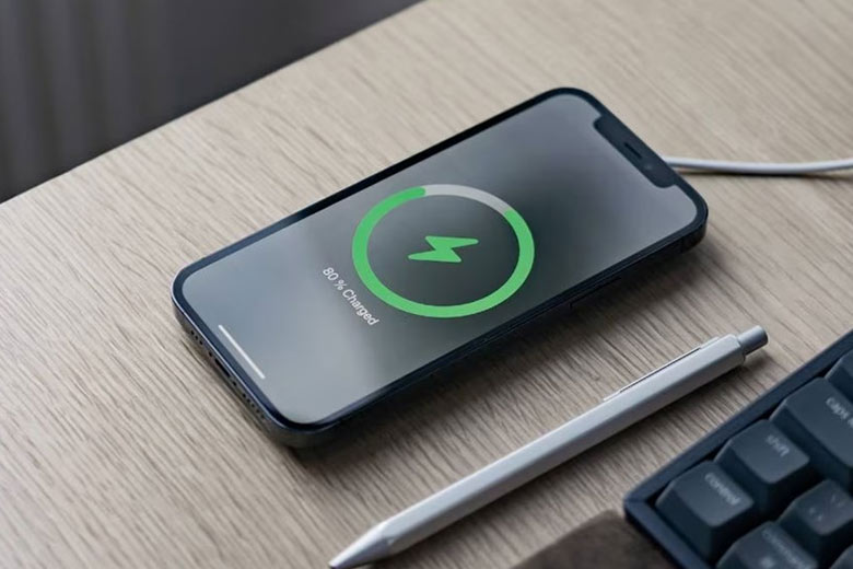 Sự thật về iPhone 14 Pro Max sạc qua đêm: Nên hay không? 7 iPhone 14 Pro Max sạc qua đêm
