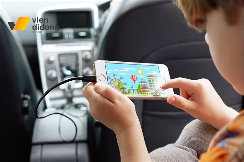 iPhone 14 Pro sạc qua đêm