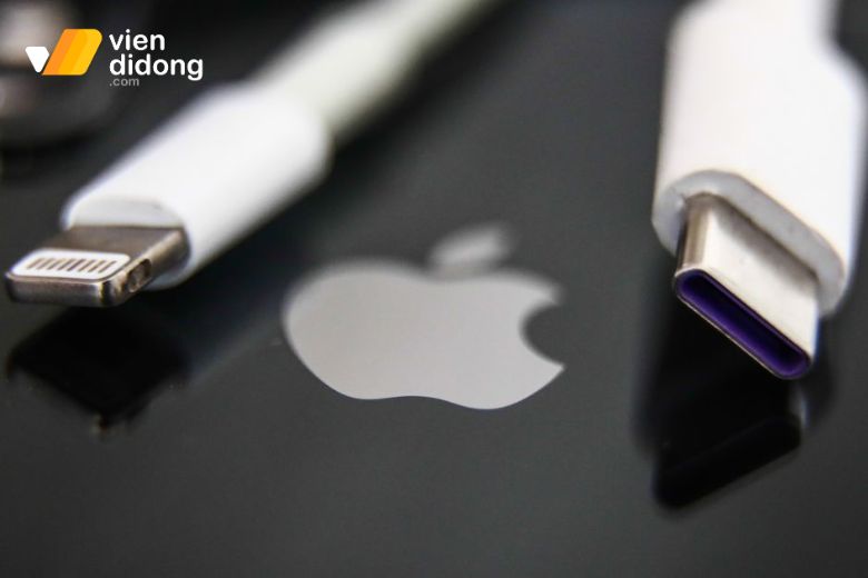 iPhone 14 Pro sạc qua đêm