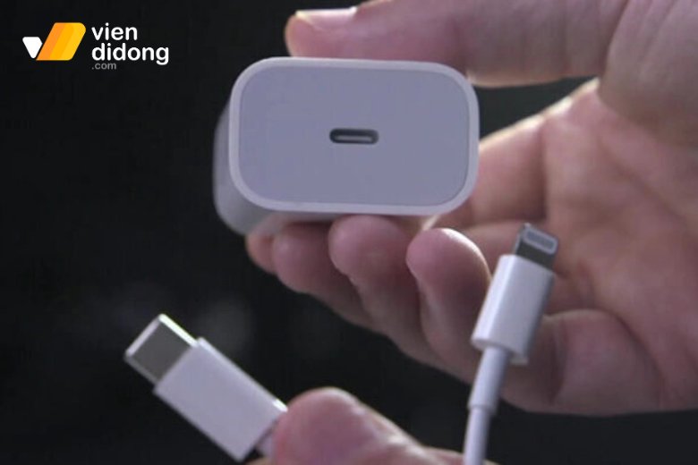 Chi tiết cách xử lý lỗi iPhone 14 sạc không vào pin tại nhà 1 iphone 14 sạc không vào pin
