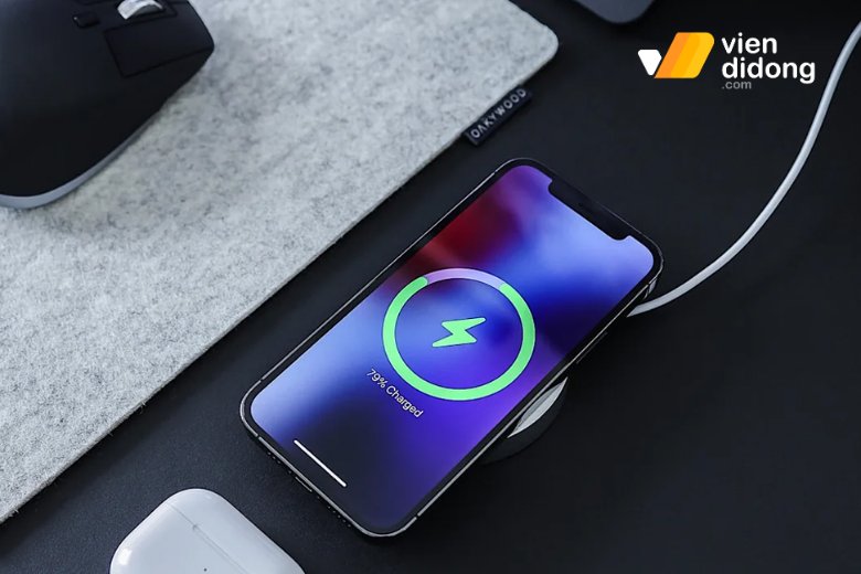 iPhone 14, 14 Plus dùng sạc gì? Mất bao lâu thì sạc đầy pin? 1 iPhone 14 sạc nhanh bao nhiêu W