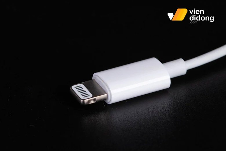 iPhone 14, 14 Plus dùng sạc gì? Mất bao lâu thì sạc đầy pin? 2 iPhone 14 sạc nhanh bao nhiêu W
