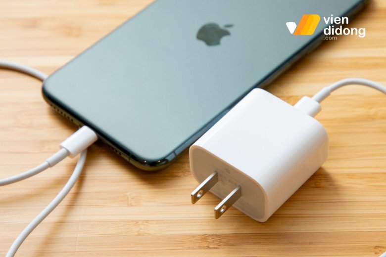 iPhone 14, 14 Plus dùng sạc gì? Mất bao lâu thì sạc đầy pin? 4 iPhone 14 sạc nhanh bao nhiêu W