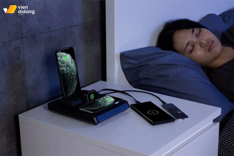 iPhone 14 sạc qua đêm có sao không? Có ảnh hưởng đến tuổi thọ pin không? 4 iPhone 14 sạc qua đêm