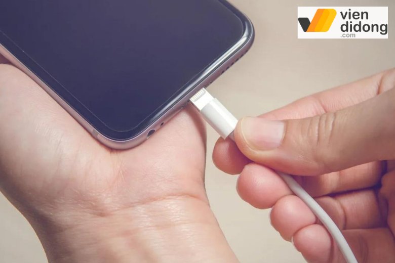 Màn hình iPhone bị đen nhưng vẫn có tiếng do đâu và xử lý như thế nào? 5 iphone bị đen màn hình mà vẫn có tiếng