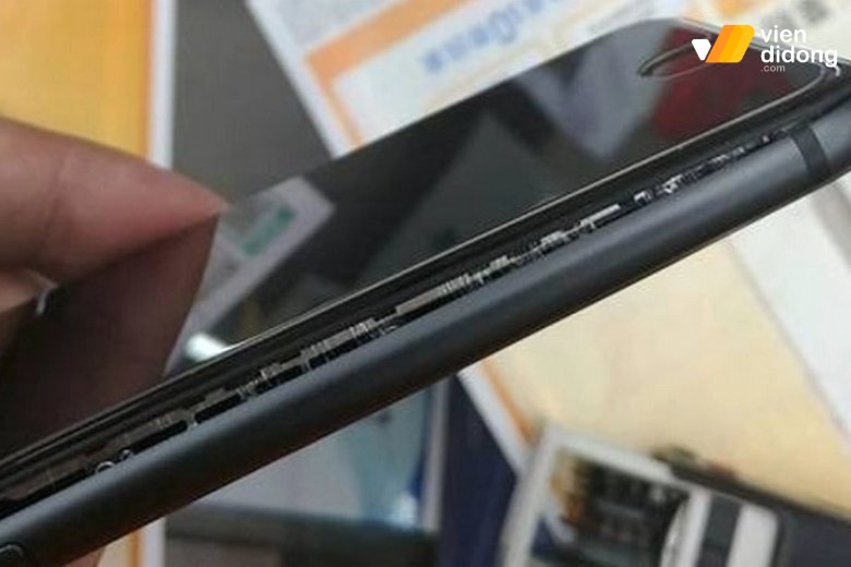 Màn hình iPhone bị sọc xanh lá, sọc xanh đứng là do đâu? 2 Màn hình iPhone bị sọc xanh