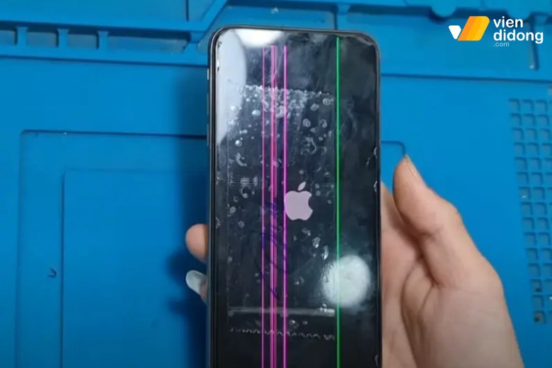 Màn hình iPhone bị sọc xanh lá, sọc xanh đứng là do đâu? 7 Màn hình iPhone bị sọc xanh