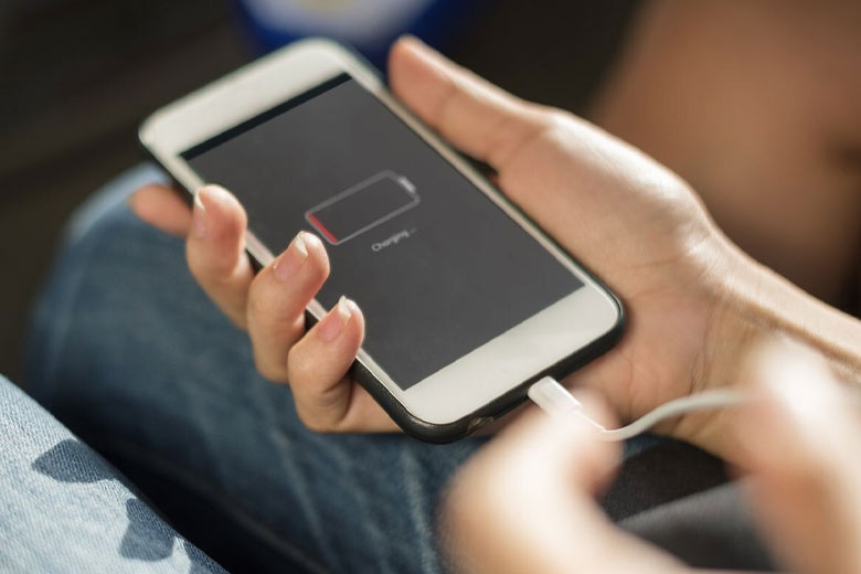 Nên thay pin iPhone 14 hay sử dụng tiếp? Thay pin có làm giảm hiệu năng máy? 2 nên thay pin iPhone 14 không