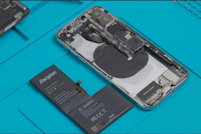 Thay pin iPhone 14 Plus loại nào tốt? So sánh pin chính hãng và pin linh kiện 1 thay pin iPhone 14 Plus loại nào