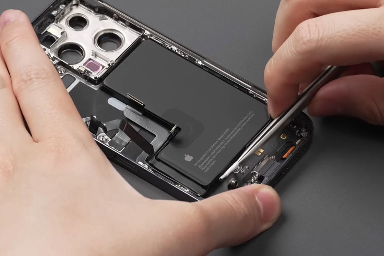 Nên thay pin iPhone 14 chính hãng hay pin EU? Đâu là lựa chọn hiệu quả nhất? 4 Thay pin iPhone 14 loại nào