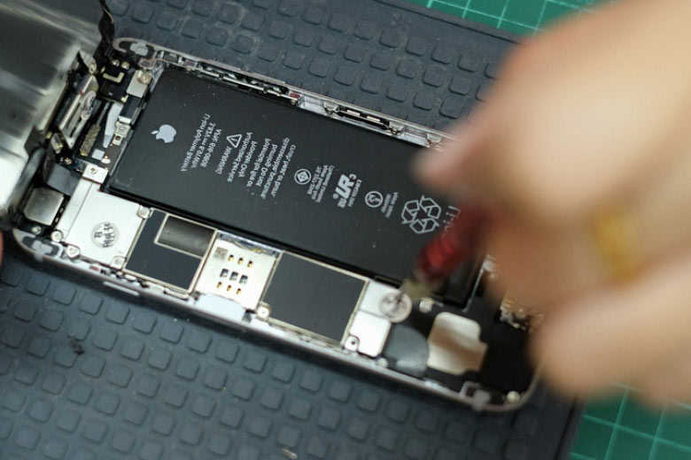 Nên thay pin iPhone 14 chính hãng hay pin EU? Đâu là lựa chọn hiệu quả nhất? 5 Thay pin iPhone 14 loại nào