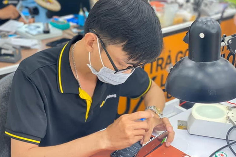 Nên thay pin iPhone 14 chính hãng hay pin EU? Đâu là lựa chọn hiệu quả nhất? 7 Thay pin iPhone 14 loại nào