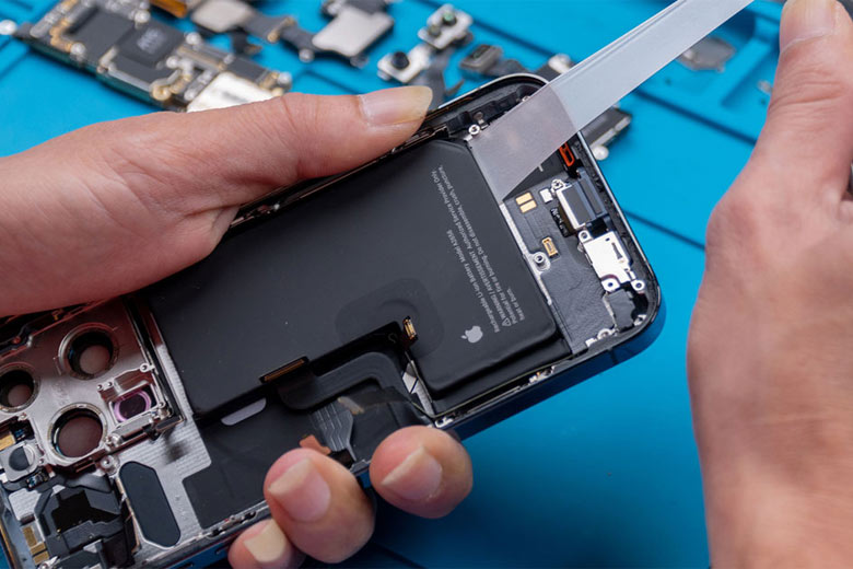Thay pin iPhone quận 1 chính hãng giá rẻ chất lượng 2 Thay pin iPhone quận 1