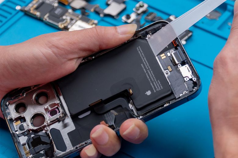 Thay pin iPhone quận 12 chính hãng, giá rẻ 1 thay pin iPhone quận 12