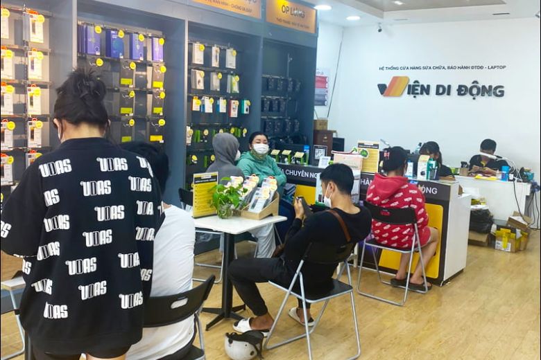 Thay pin iPhone quận 12 chính hãng, giá rẻ 2 thay pin iPhone quận 12