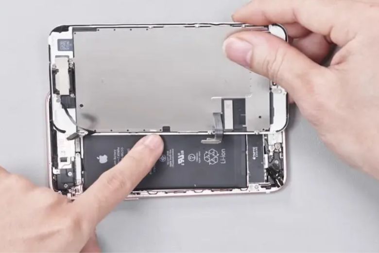 có nên giữ lại pin iPhone sau khi thay