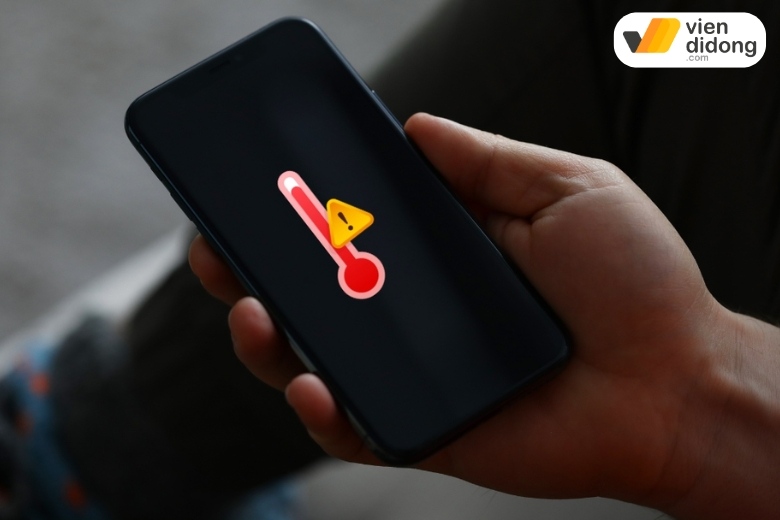 iPhone nóng máy mùa hè