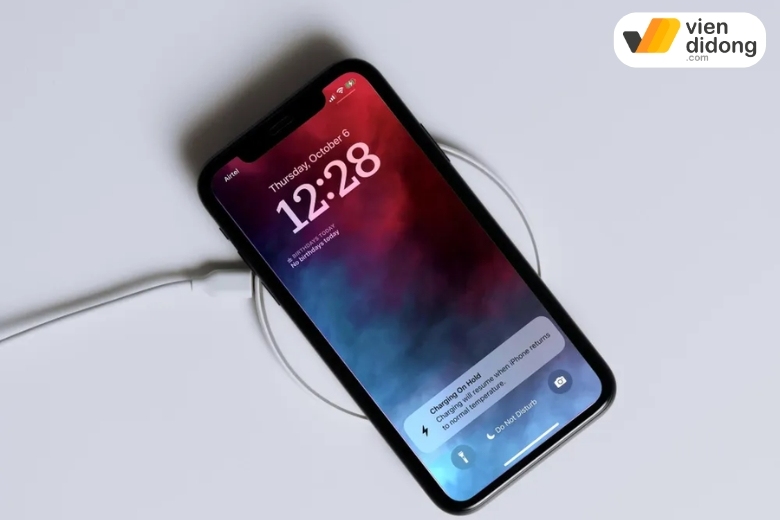 iPhone nóng máy mùa hè