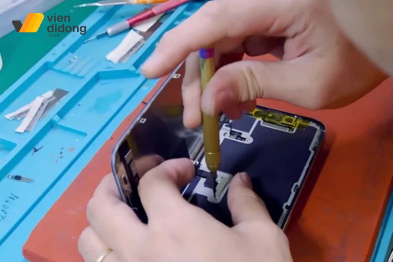 Lưu ý trước - sau khi thay màn hình iPhone 14 giúp máy bền, ổn định 4 lưu ý trước và sau khi thay màn hình iPhone 14