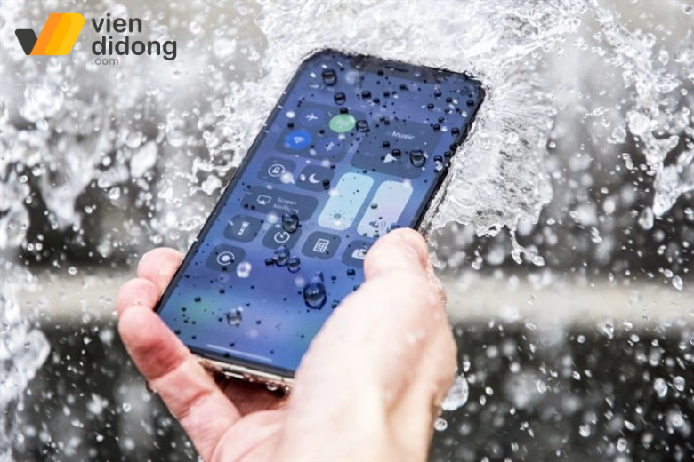 Nên thay màn hình iPhone 14 Plus không? Những rủi ro khi tiếp tục sử dụng màn hình lỗi 12 nên thay màn hình iPhone 14 Plus không