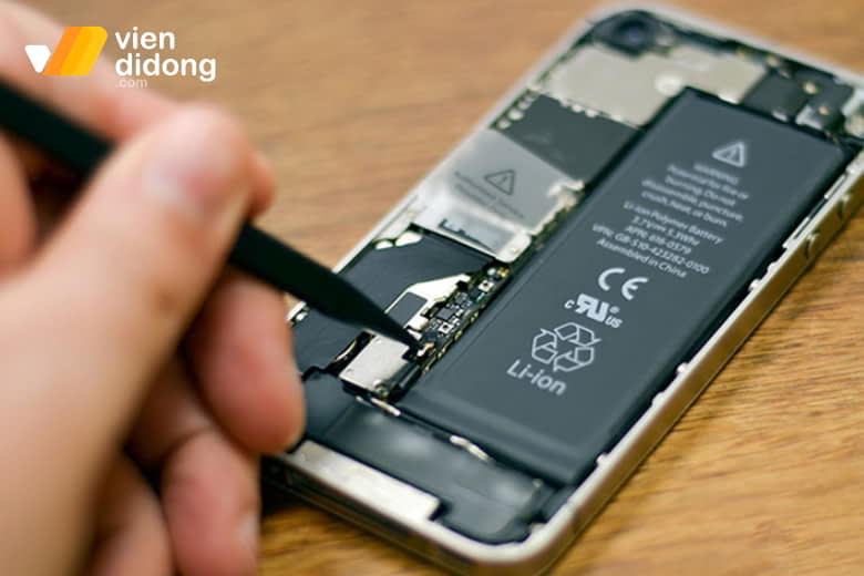 nên thay pin iPhone 13 không