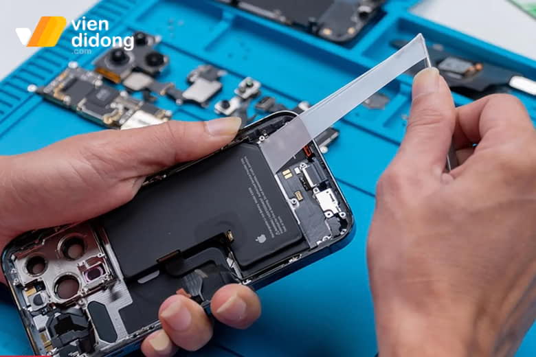 nên thay pin iPhone 13 không