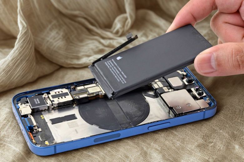 Thay pin iPhone 13 loại nào