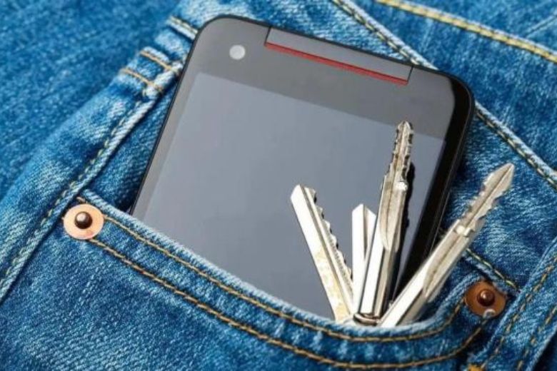 thói quen làm hỏng màn hình iPhone 14 Plus
