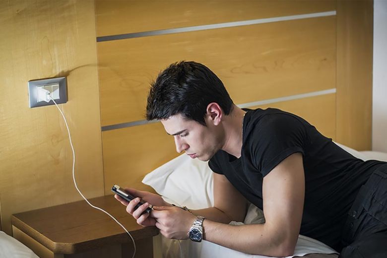 thói quen làm hỏng màn hình iPhone 14 Plus