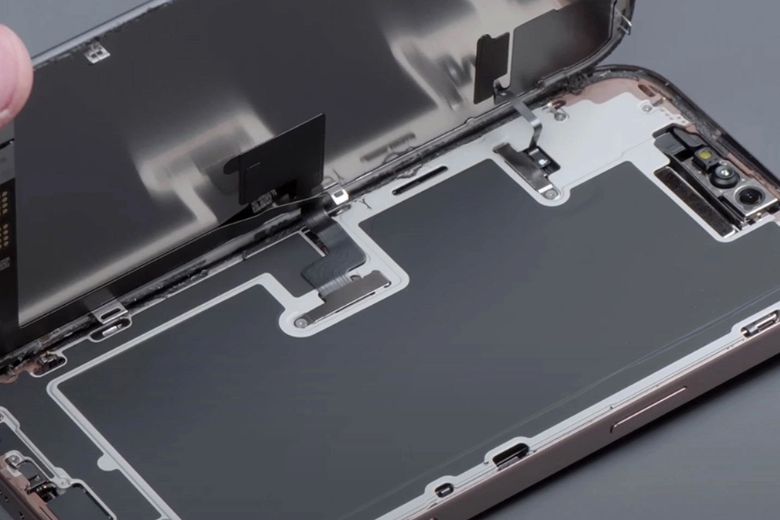 Thay màn hình iPhone 17 Pro Max 4 Thay màn hình iPhone 17 Pro Max 6 bước đảm bảo an toàn và chính xác