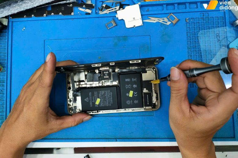Quy trình thay màn hình iPhone 17 Pro minh bạch, thực hiện nhanh chóng