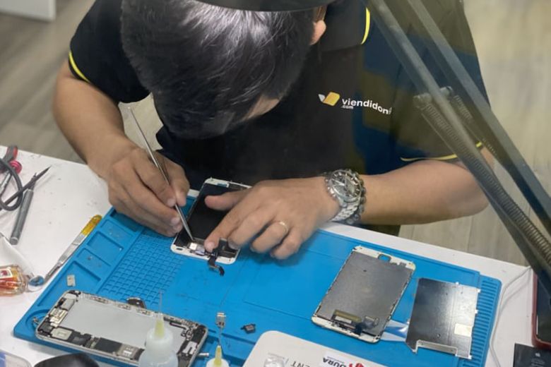 Quy trình thay màn hình iPhone 17 chuyên nghiệp tại Viện Di Động