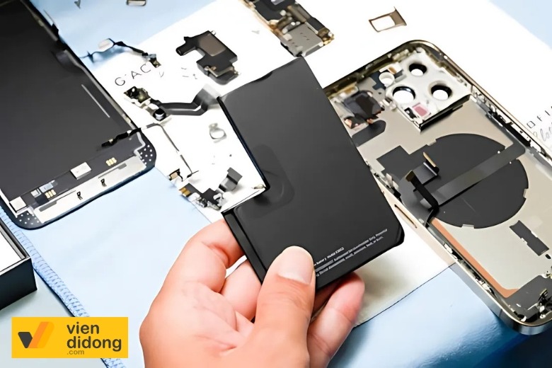 Pin iPhone 13 Pro Max có mấy loại và nên thay loại nào? 1 Thay pin iPhone 13 Pro Max loại nào