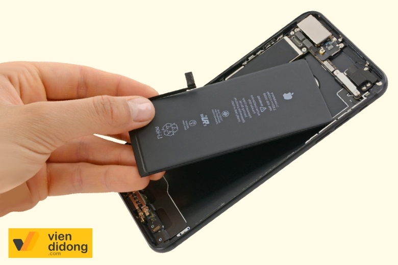 Pin iPhone 13 Pro Max có mấy loại và nên thay loại nào? 2 Thay pin iPhone 13 Pro Max loại nào