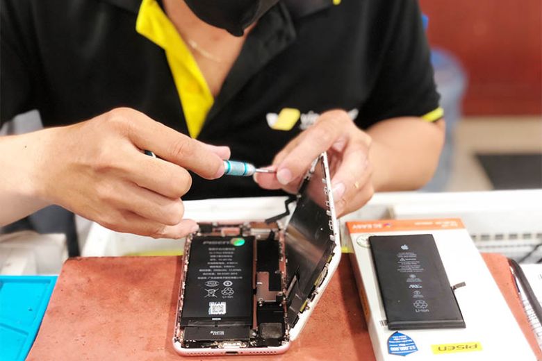 Viện Di Động thay pin iPhone 17 Pro Max với quy trình kiểm tra và test đầy đủ